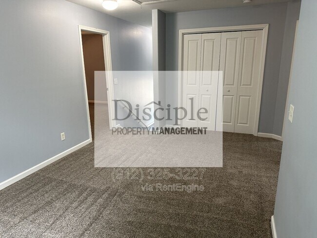 Building Photo - 250 Summer Hill Way