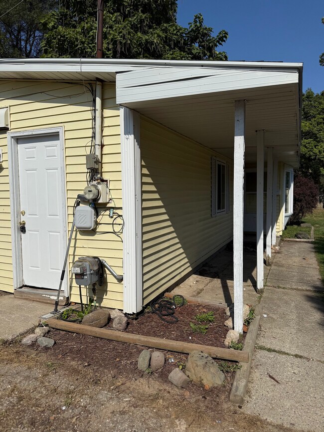 Building Photo - LAND CONTRACT (RENT-TO-OWN)