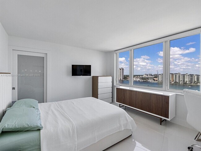 Building Photo - 550 S Ocean Blvd
