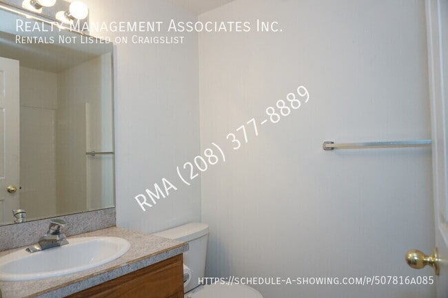 Building Photo - 301 Sunnyside Dr