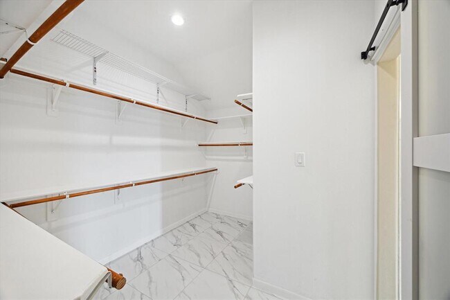 Building Photo - 416 Twin Timbers Ln