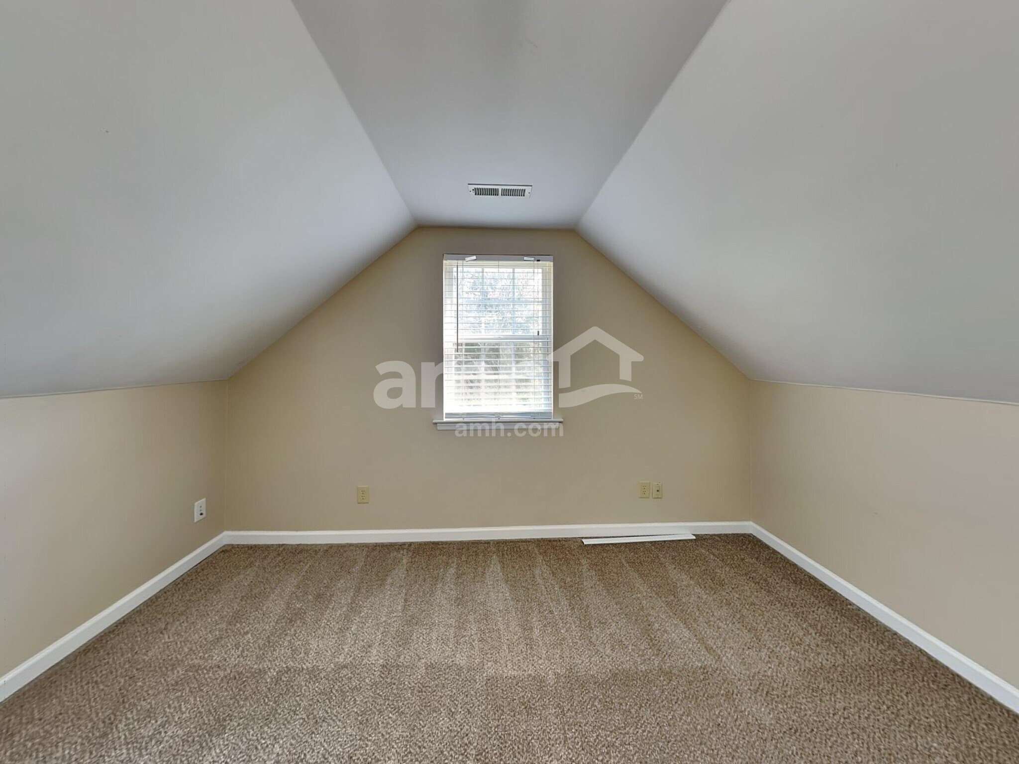 Building Photo - 104 Sunset Dr