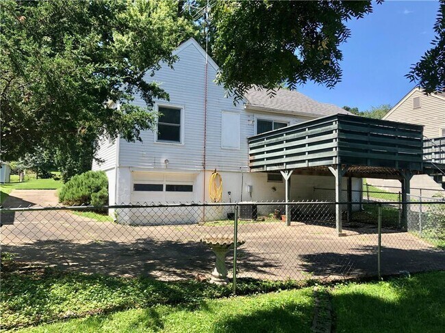 Building Photo - 2603 Parallel Ave
