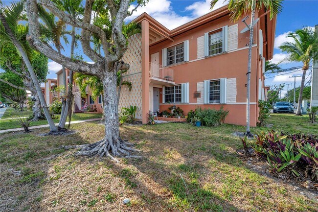 Building Photo - 3401 SW 10th St