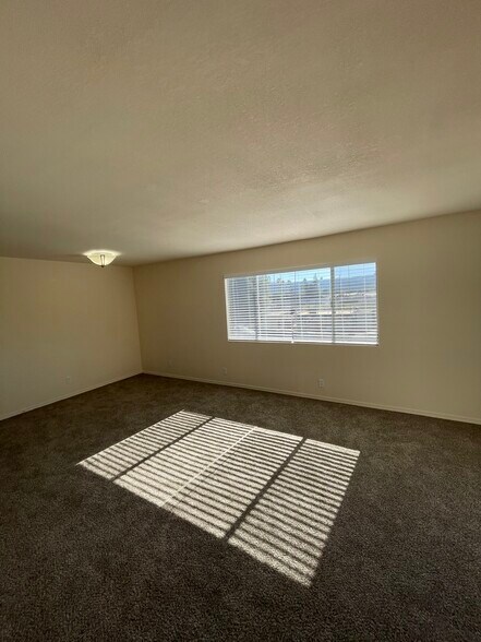 Building Photo - 226 E J St