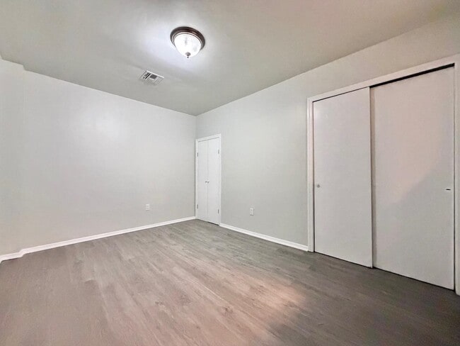 Building Photo - 311 5th St