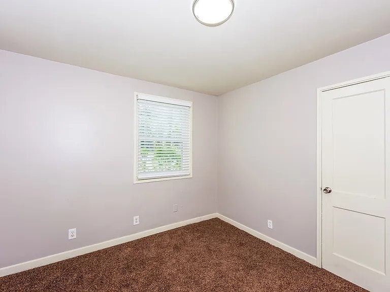 Building Photo - 700 Robison Dr