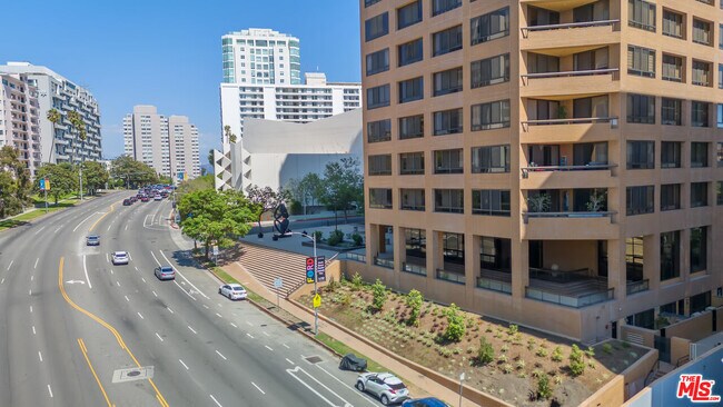 Building Photo - 10430 Wilshire Blvd
