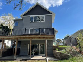 Building Photo - 3134 Hermina St