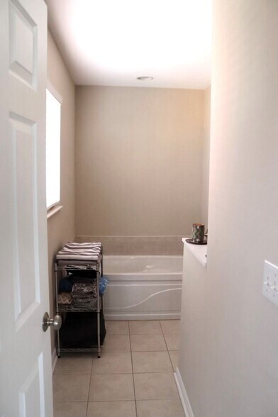 Master bath - 4129 Ballard Ave