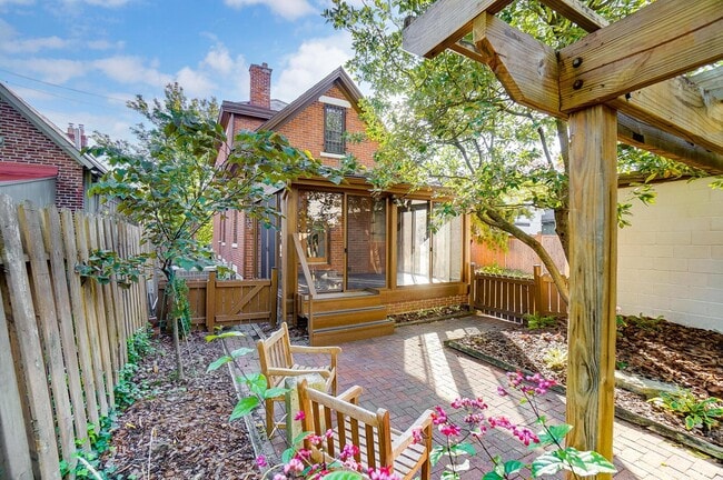 Building Photo - 557 S Grant Ave