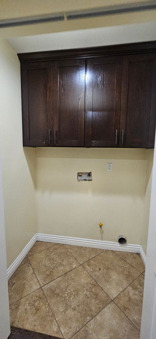 Building Photo - 75(611)