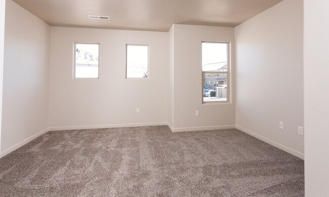 Building Photo - 3 Bedroom Townhome in The Cottages at Foss...