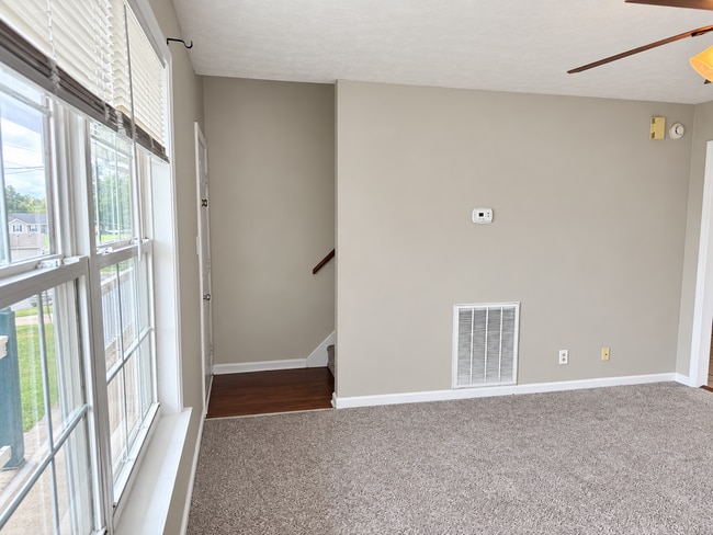 Building Photo - 726 Shetland Dr