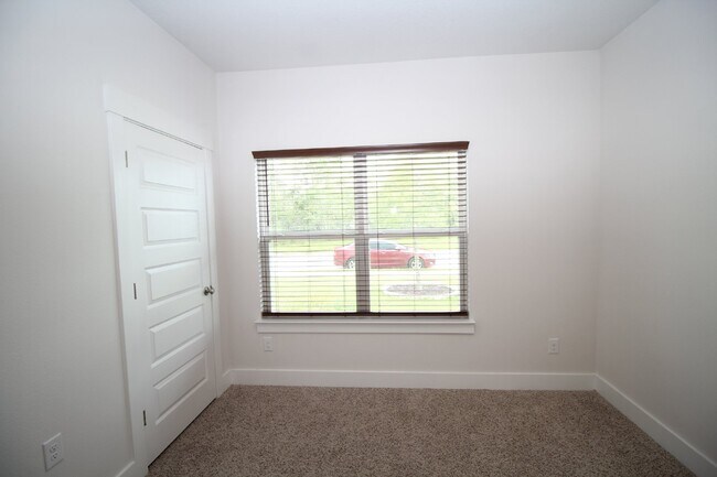 Building Photo - 4 bedroom 2 bathroom home in the newer Arbor Place subdivision in Pace ~ Pet Friendly ~ Ready Sep...