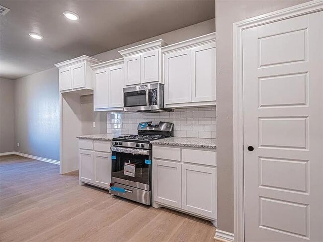 Building Photo - 124 Cedar St