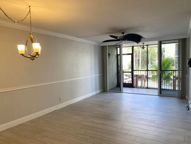 Building Photo - 15 Royal Palm Way