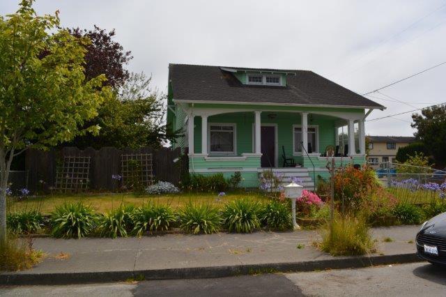 Building Photo - Beautiful, spacious Craftsman, Owner pays Yard Care, Laundry on site