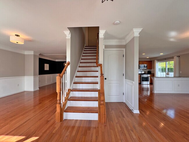 Building Photo - 4170 Bunker Hill Dr N