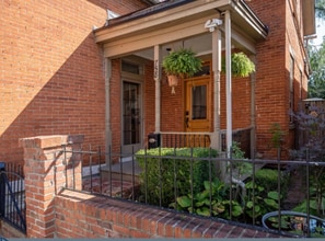 Building Photo - 758 S Pearl St