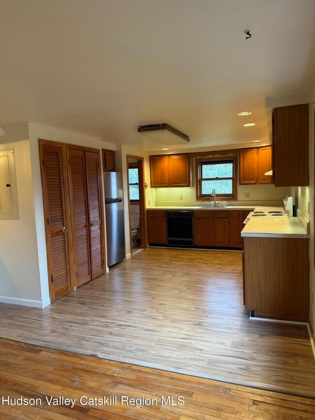 Building Photo - 274 N Rd