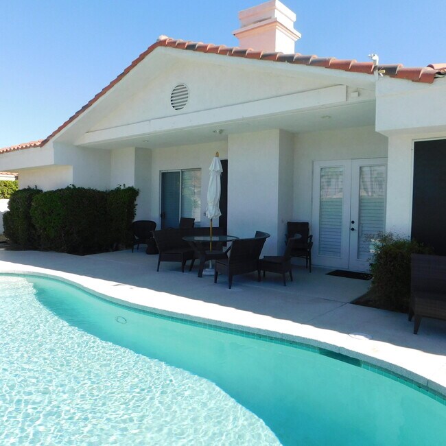 Building Photo - 14 Mission Palms Dr W