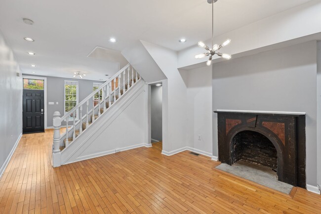 Building Photo - Beautiful 3 bedroom 3 bathroom townhouse in Federal Hill