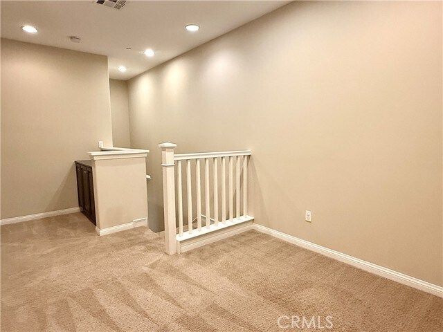 Building Photo - 467 Raya Ln