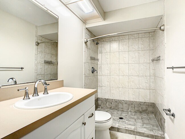 Building Photo - 4800 Rilma Ave