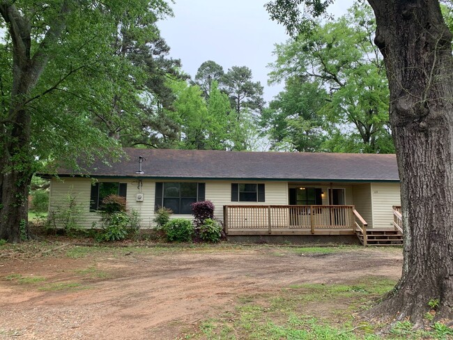 Building Photo - 4/2 Fenced Yard and Pet Friendly. SHISD