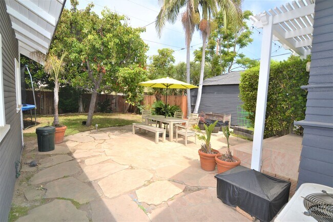 Building Photo - Beautiful Belmont Heights Home with Huge Backyard