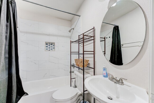 Building Photo - 2720 Truxillo St