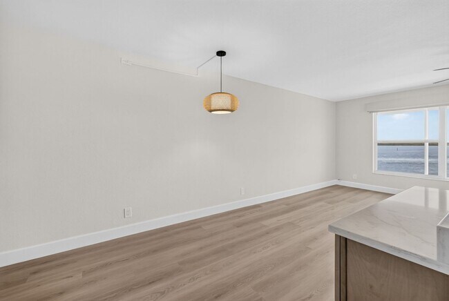 Building Photo - 52 Yacht Club Dr