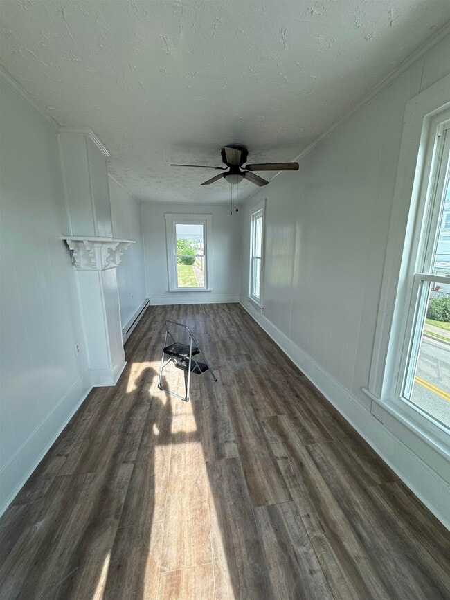 Building Photo - 361 E Main St