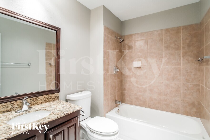 Building Photo - 1835 Tree Line Dr