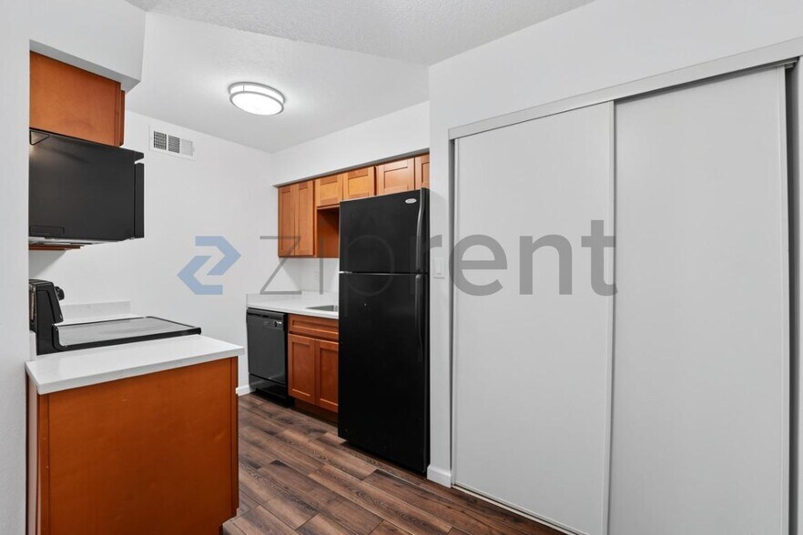 Building Photo - Unit 310