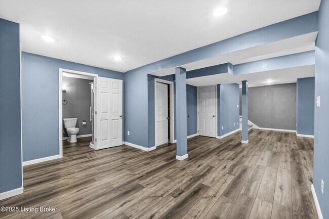 Building Photo - 11001 Bay Run Dr