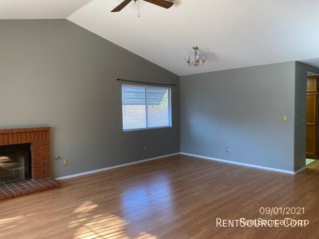 Building Photo - 4 Bedroom ~ 2 Bath Home for Rent in Palmdale
