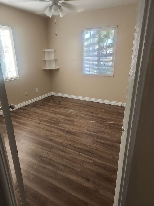 Building Photo - Lovely property in Bakersfield – 10 Minute...
