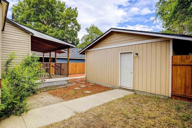 Building Photo - Stunning 3 Bed, 1 Bath Home on South Hill!