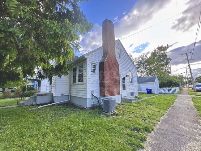 Building Photo - 2801 Kenmore Ave