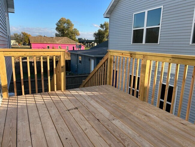 Building Photo - 940 M St SW