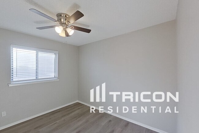 Building Photo - 1221 Aldenwood Dr