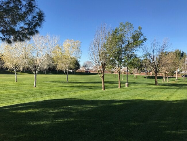 Building Photo - 3651 E Leslie Dr