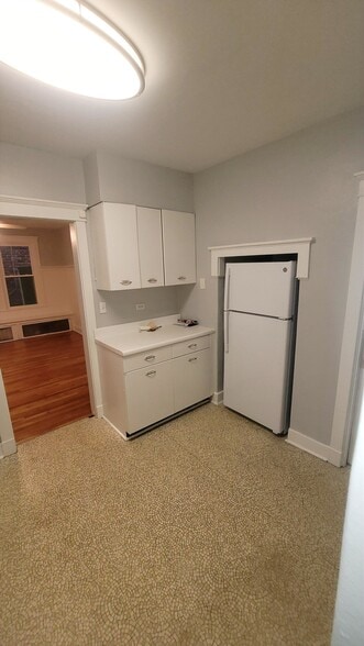 Building Photo - 6941 Meade St