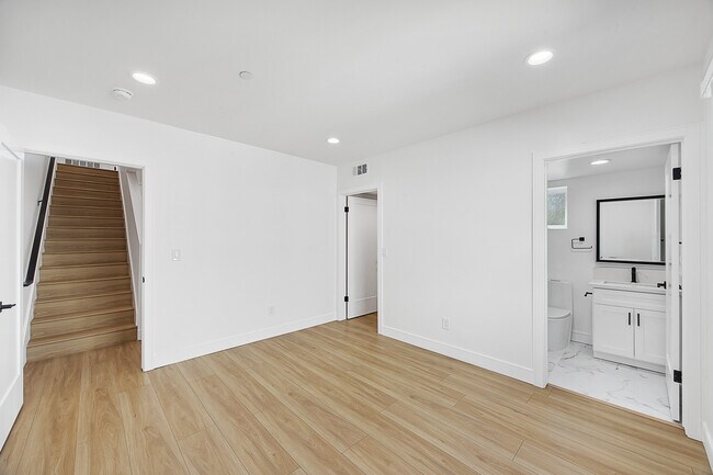 Building Photo - 14420 Tiara St