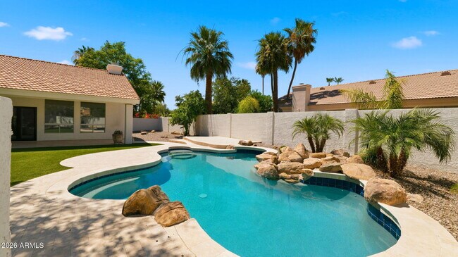 Building Photo - 8638 E Dahlia Dr