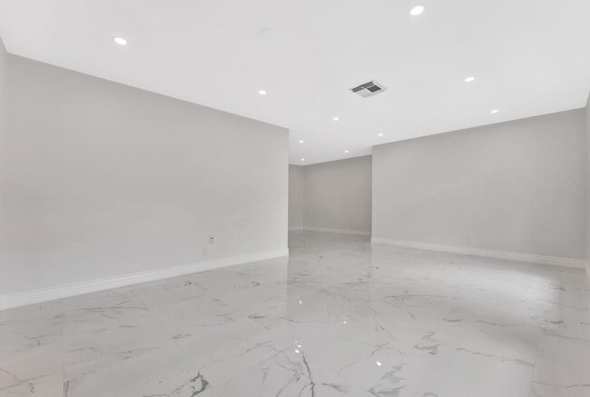 Building Photo - 10251 NW 39th Ct