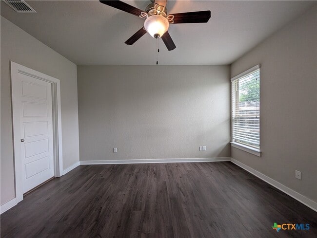 Building Photo - 506 Creekside Frst