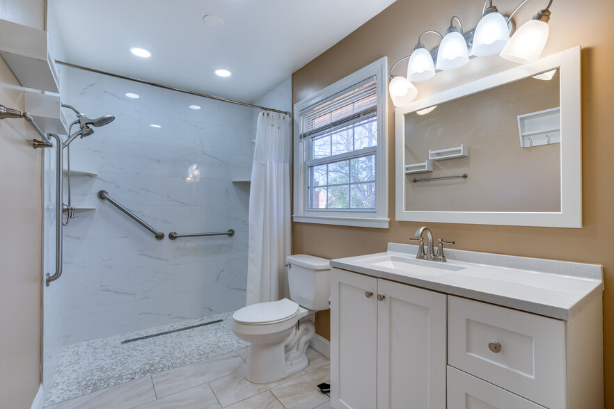 Primary Bathroom - 9215 Cherrytree Dr